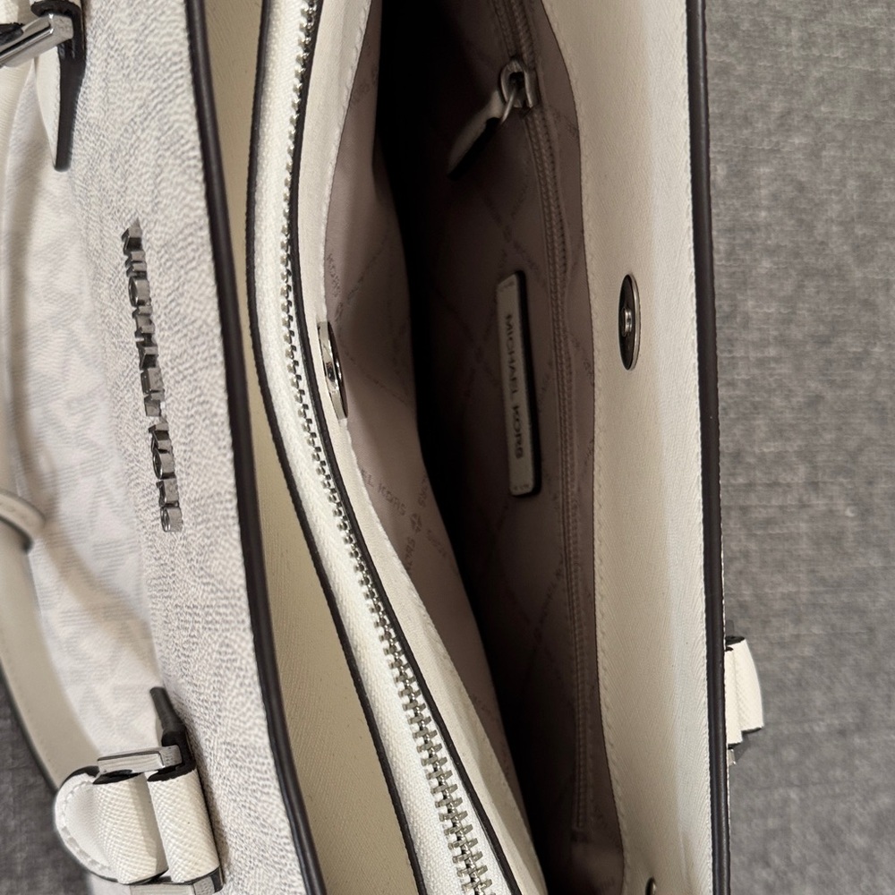 Michael Kors Monogram White Satchel - Picture 10 of 11